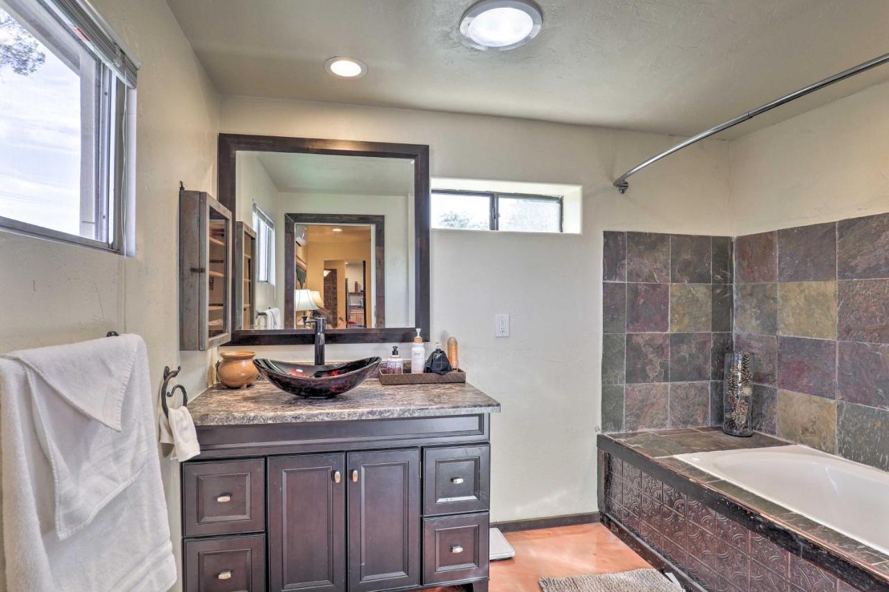 Pet-Friendly Tucson Casita Shared Hot Tub And Porch别墅 外观 照片